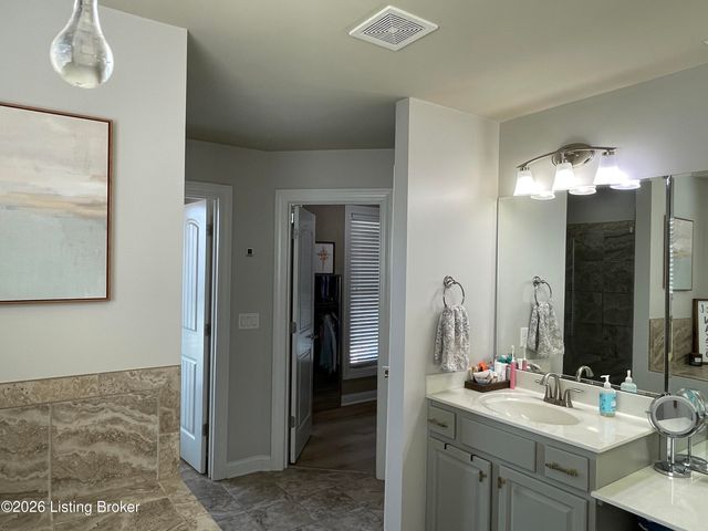 7913 Emma Ct, Louisville, KY 40291