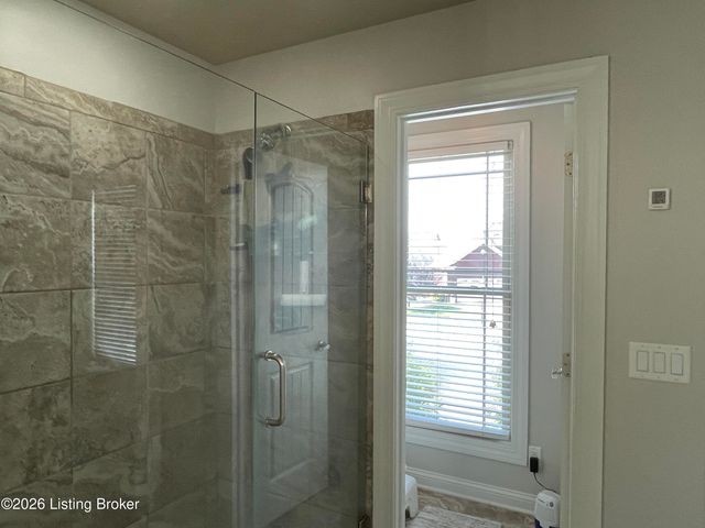 7913 Emma Ct, Louisville, KY 40291