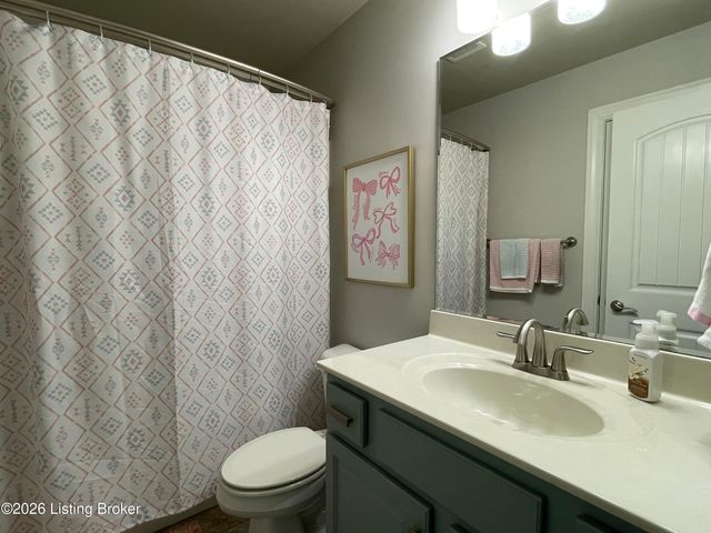7913 Emma Ct, Louisville, KY 40291