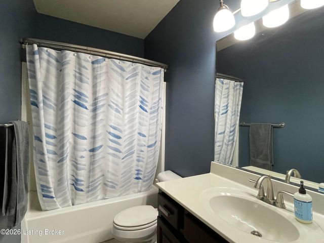 7913 Emma Ct, Louisville, KY 40291