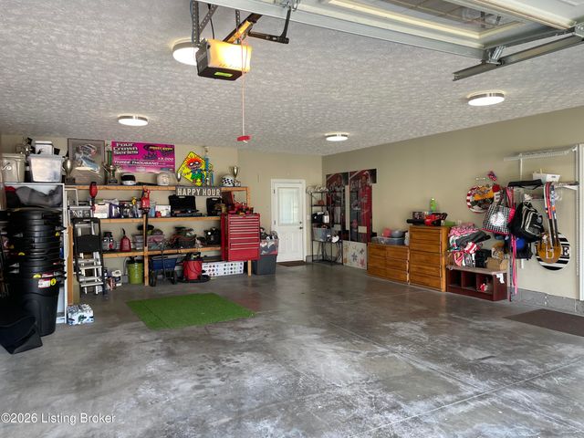 7913 Emma Ct, Louisville, KY 40291