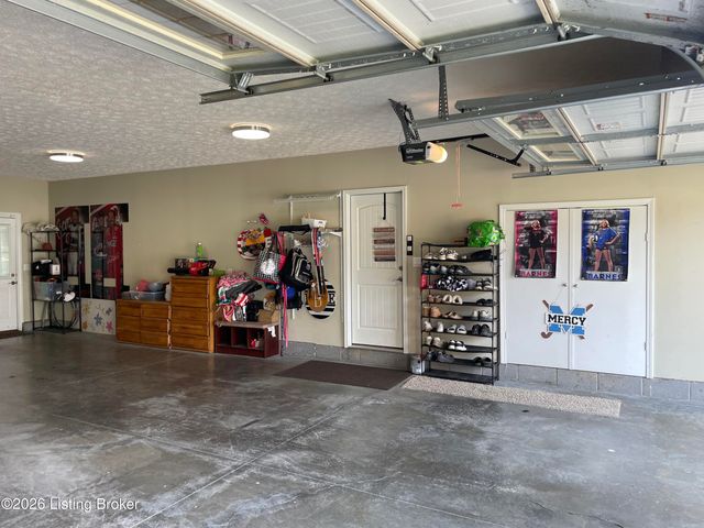 7913 Emma Ct, Louisville, KY 40291