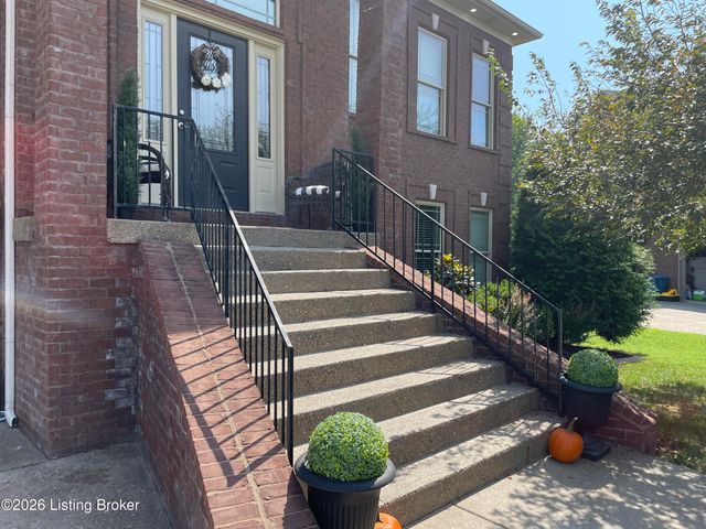 7913 Emma Ct, Louisville, KY 40291