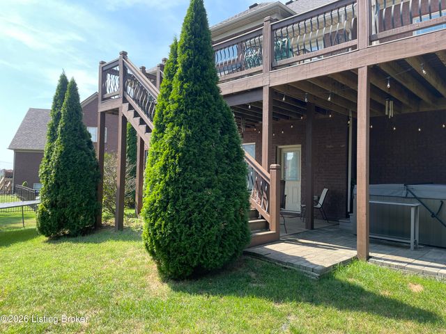 7913 Emma Ct, Louisville, KY 40291