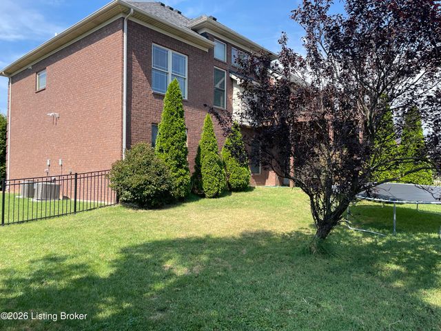 7913 Emma Ct, Louisville, KY 40291