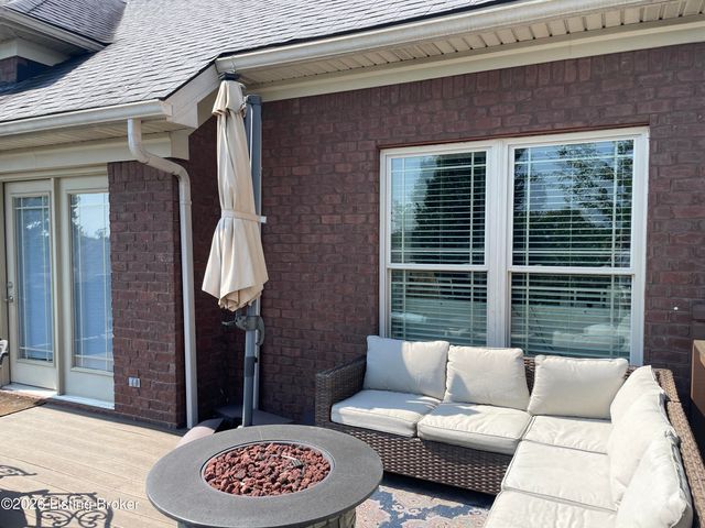 7913 Emma Ct, Louisville, KY 40291