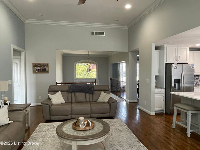7913 Emma Ct, Louisville, KY 40291