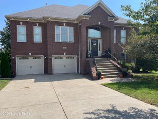 7913 Emma Ct, Louisville, KY 40291