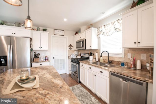 1 SANDPIPER DR, Bechtelsville, PA 19505