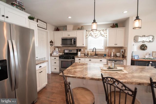 1 SANDPIPER DR, Bechtelsville, PA 19505