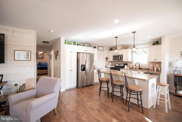 1 SANDPIPER DR, Bechtelsville, PA 19505