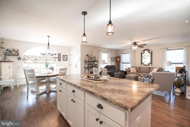 1 SANDPIPER DR, Bechtelsville, PA 19505