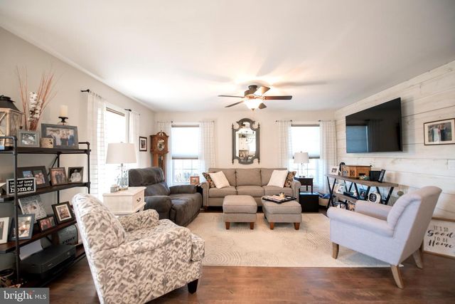 1 SANDPIPER DR, Bechtelsville, PA 19505