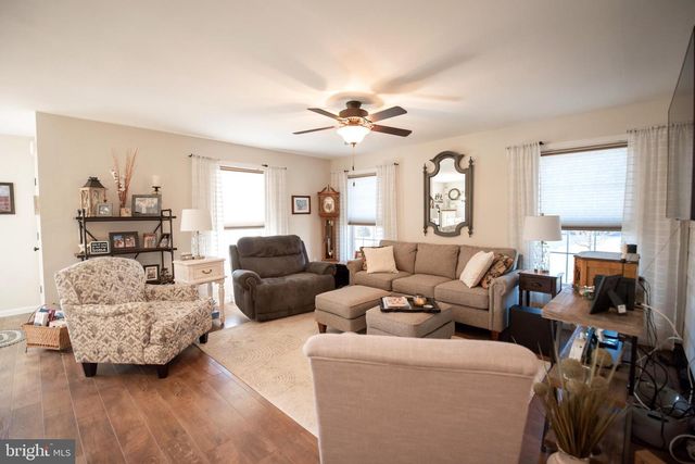 1 SANDPIPER DR, Bechtelsville, PA 19505