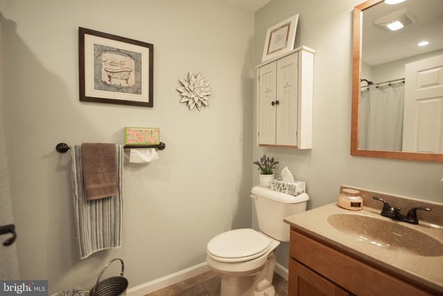 1 SANDPIPER DR, Bechtelsville, PA 19505