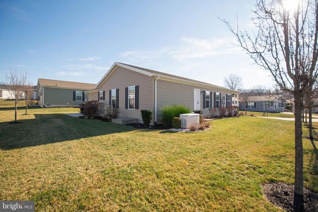 1 SANDPIPER DR, Bechtelsville, PA 19505