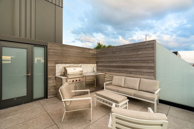 380 Harrison Ave PH1J, Boston, MA 02118
