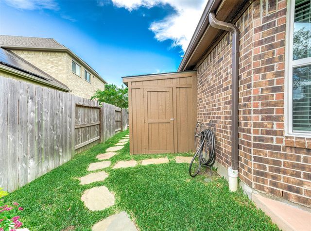 2710 Summer Indigo Trail, Pearland, TX 77089