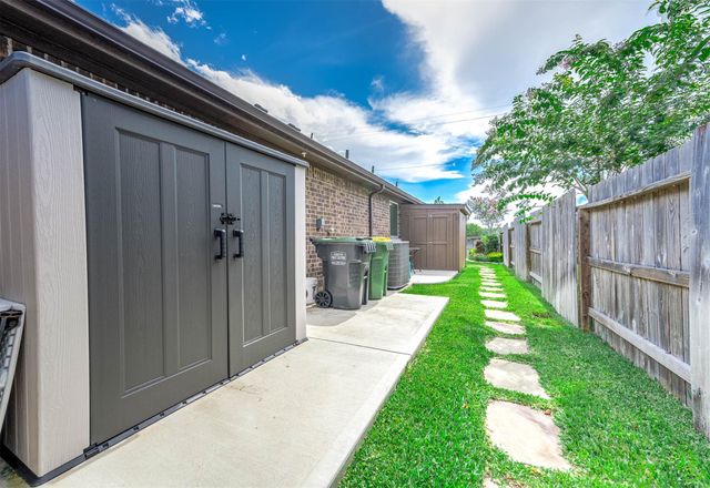 2710 Summer Indigo Trail, Pearland, TX 77089