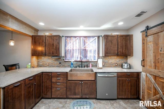 145 URBANDALE Avenue, East Peoria, IL 61611