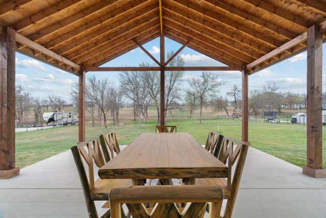 325 County Road 4764, Boyd, TX 76023