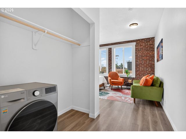 708 N KILLINGSWORTH St 8, Portland, OR 97217