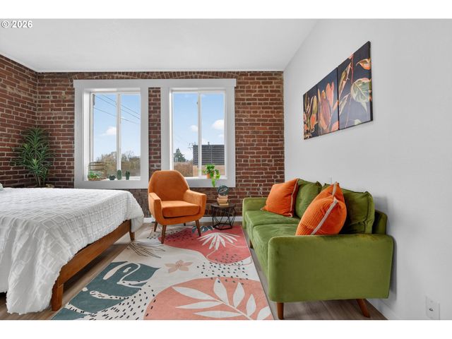 708 N KILLINGSWORTH St 8, Portland, OR 97217