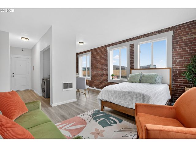 708 N KILLINGSWORTH St 8, Portland, OR 97217