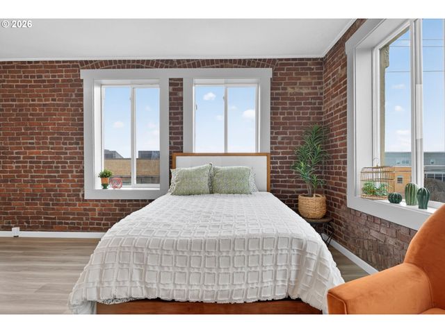 708 N KILLINGSWORTH St 8, Portland, OR 97217