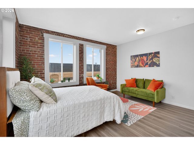 708 N KILLINGSWORTH St 8, Portland, OR 97217