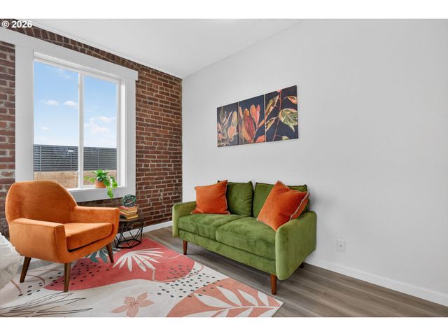 708 N KILLINGSWORTH St 8, Portland, OR 97217