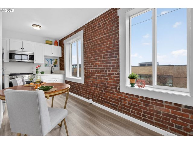 708 N KILLINGSWORTH St 8, Portland, OR 97217