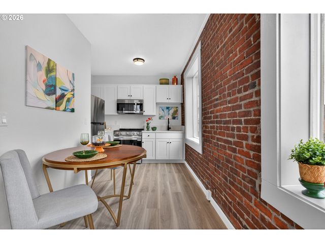 708 N KILLINGSWORTH St 8, Portland, OR 97217