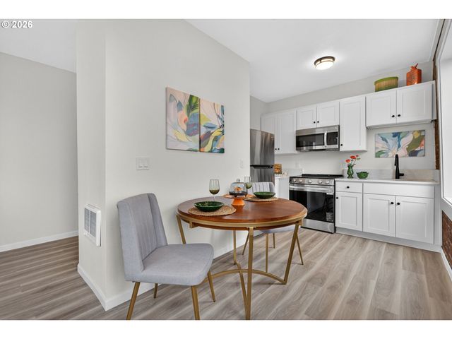 708 N KILLINGSWORTH St 8, Portland, OR 97217