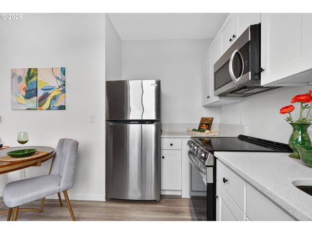 708 N KILLINGSWORTH St 8, Portland, OR 97217