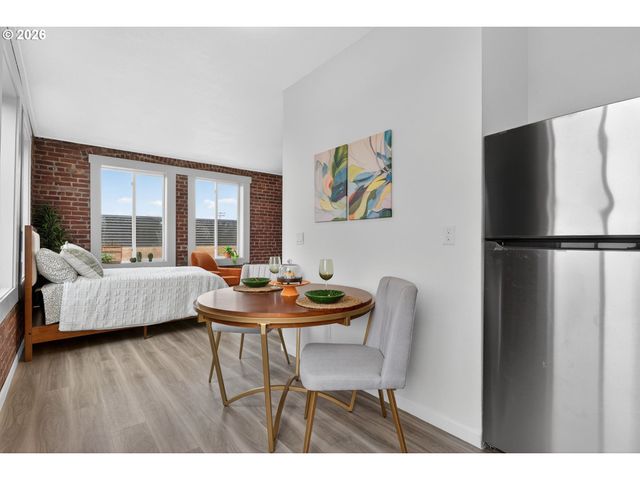 708 N KILLINGSWORTH St 8, Portland, OR 97217