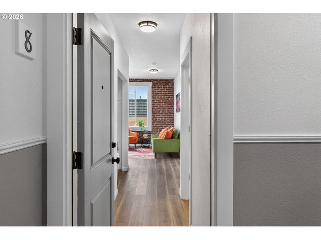 708 N KILLINGSWORTH St 8, Portland, OR 97217