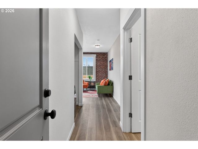 708 N KILLINGSWORTH St 8, Portland, OR 97217