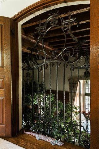 180 Ivy St, Brookline, MA 02446