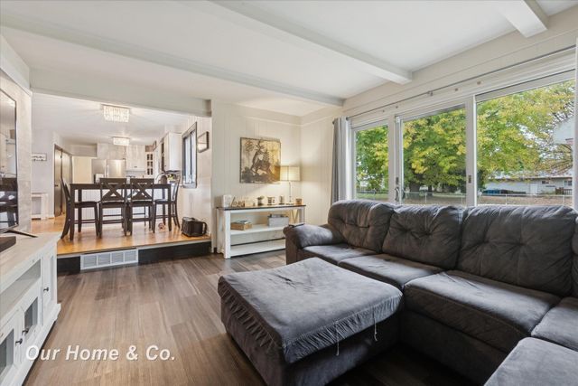 1334 Greenview Drive, Grand Blanc, MI 48439