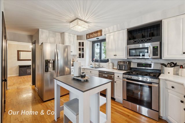 1334 Greenview Drive, Grand Blanc, MI 48439