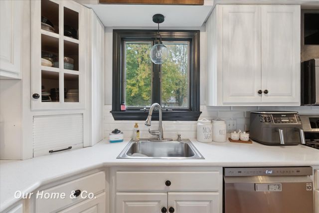 1334 Greenview Drive, Grand Blanc, MI 48439