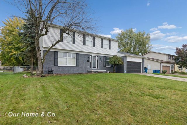 1334 Greenview Drive, Grand Blanc, MI 48439