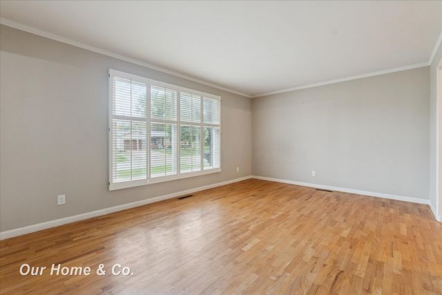 1334 Greenview Drive, Grand Blanc, MI 48439