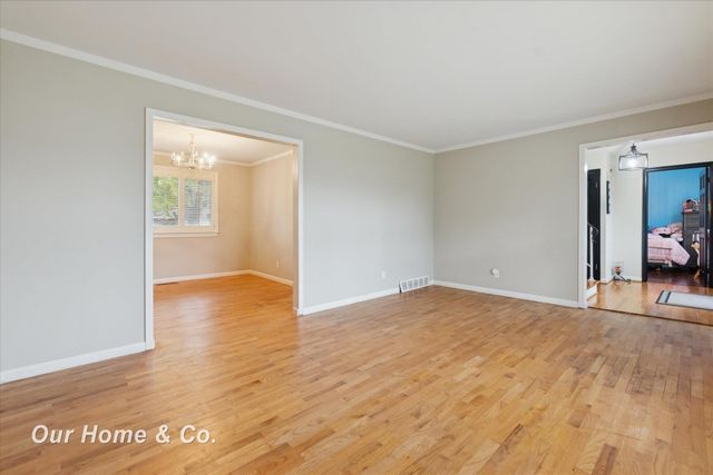 1334 Greenview Drive, Grand Blanc, MI 48439