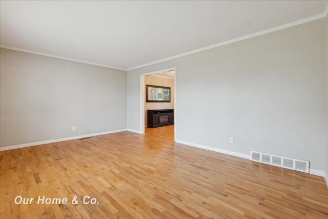 1334 Greenview Drive, Grand Blanc, MI 48439