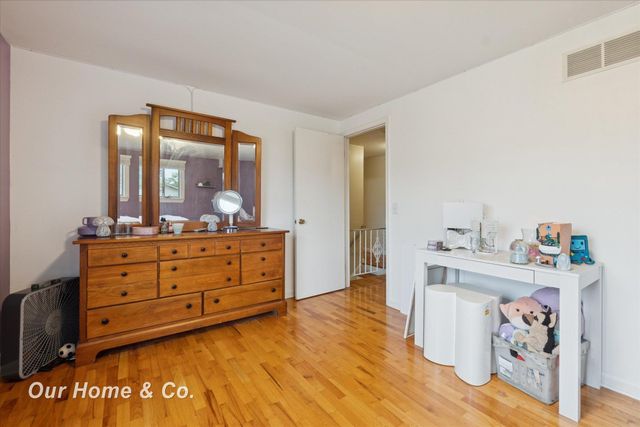 1334 Greenview Drive, Grand Blanc, MI 48439