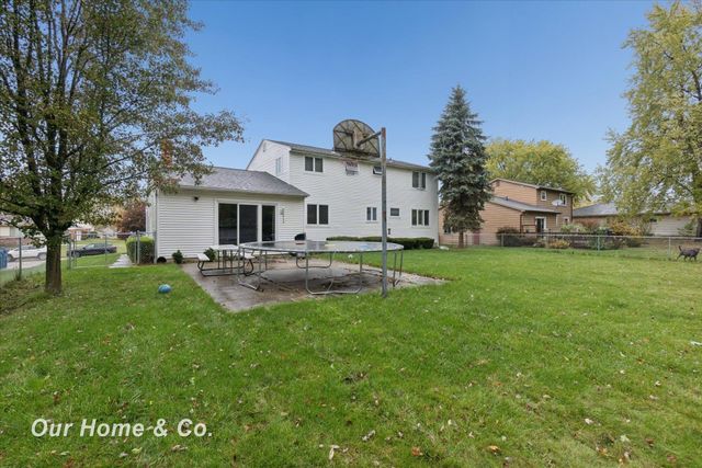 1334 Greenview Drive, Grand Blanc, MI 48439