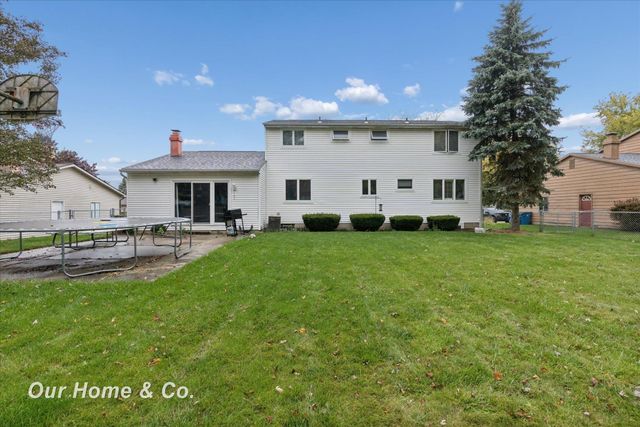 1334 Greenview Drive, Grand Blanc, MI 48439