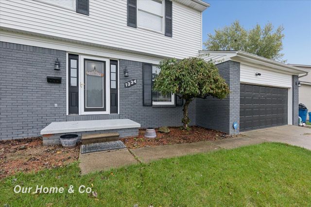 1334 Greenview Drive, Grand Blanc, MI 48439